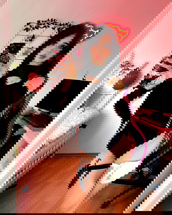 cata.leyah image ~ Altpins