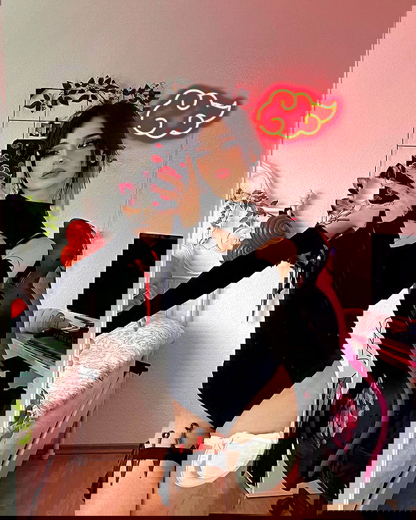 cata.leyah image ~ Altpins