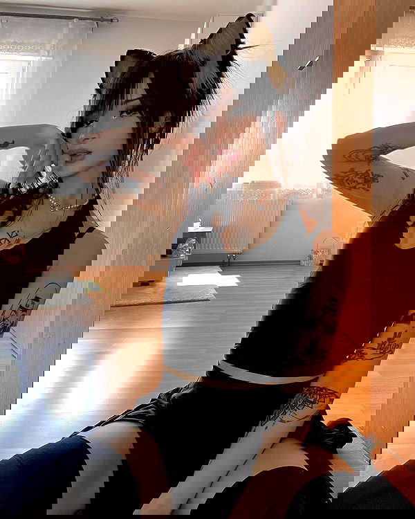 cata.leyah image ~ Altpins