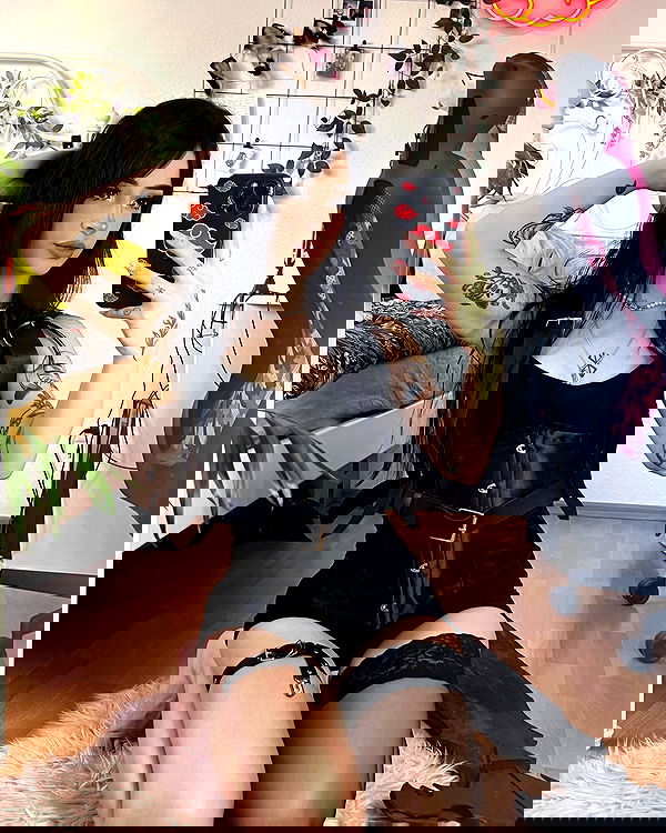 cata.leyah image ~ Altpins