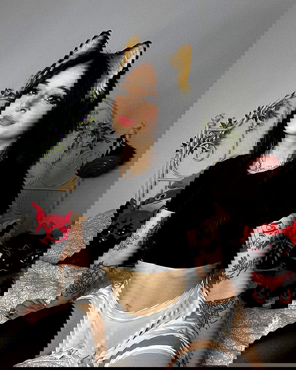 cata.leyah image ~ Altpins