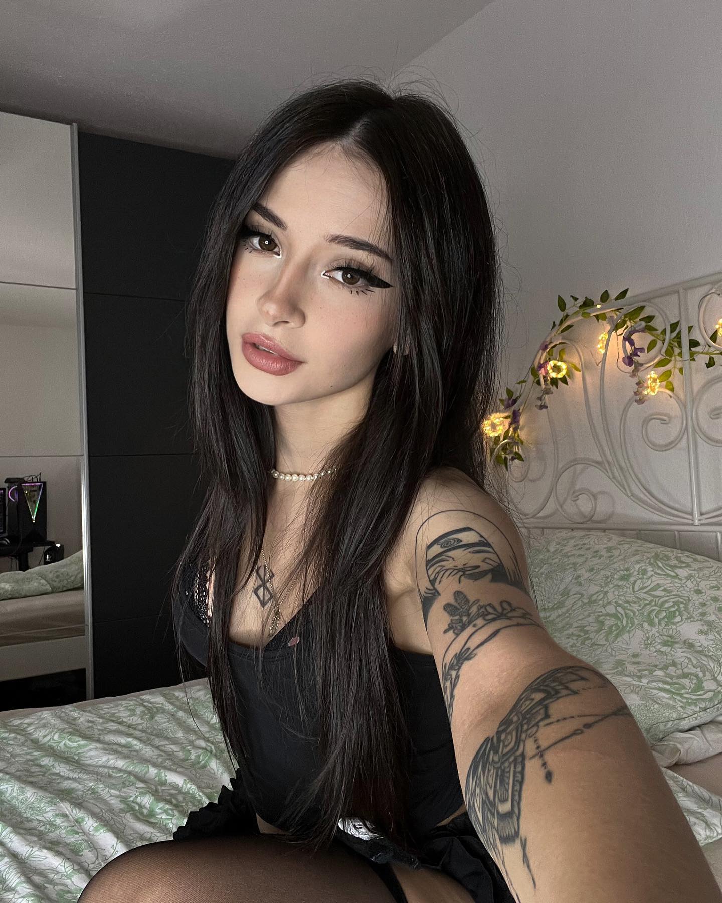 cata.leyah instagram image archive image