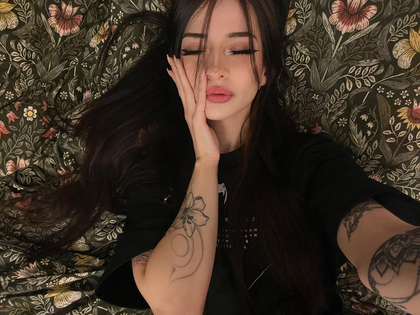 cata.leyah instagram image archive image