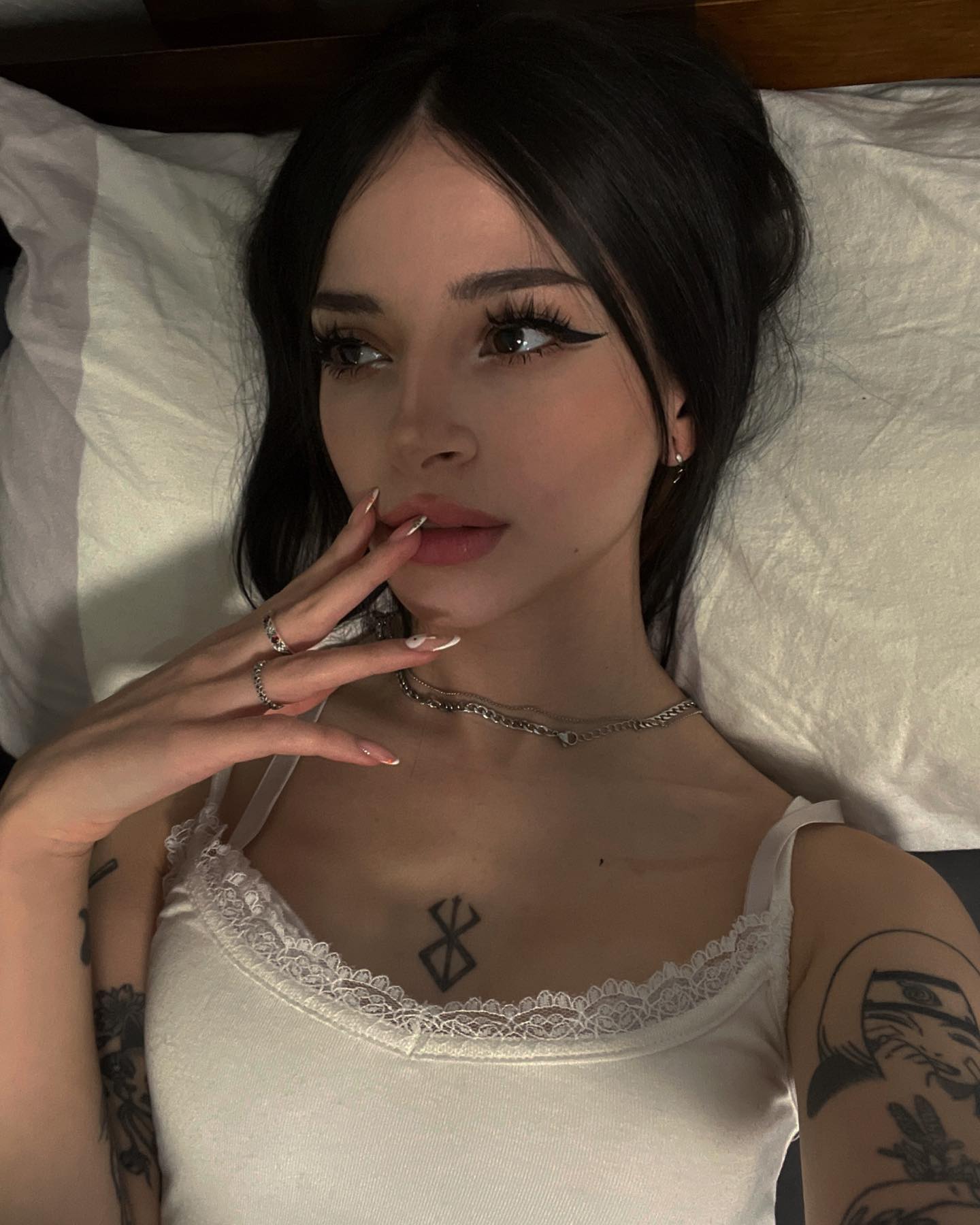 cata.leyah instagram image archive image