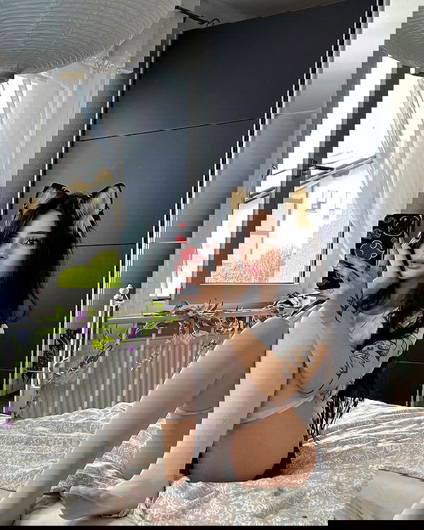 cata.leyah image ~ Altpins