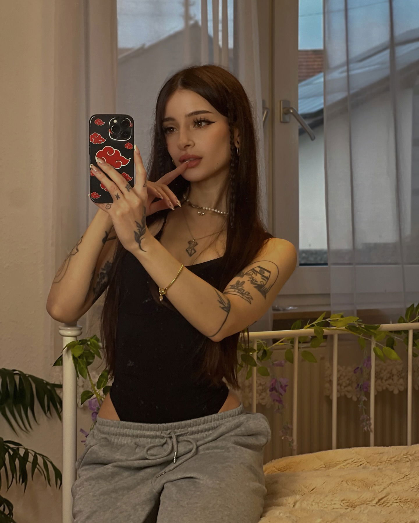 cata.leyah instagram image archive image