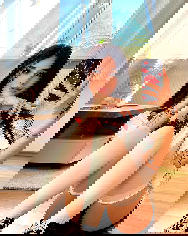 cata.leyah image ~ Altpins