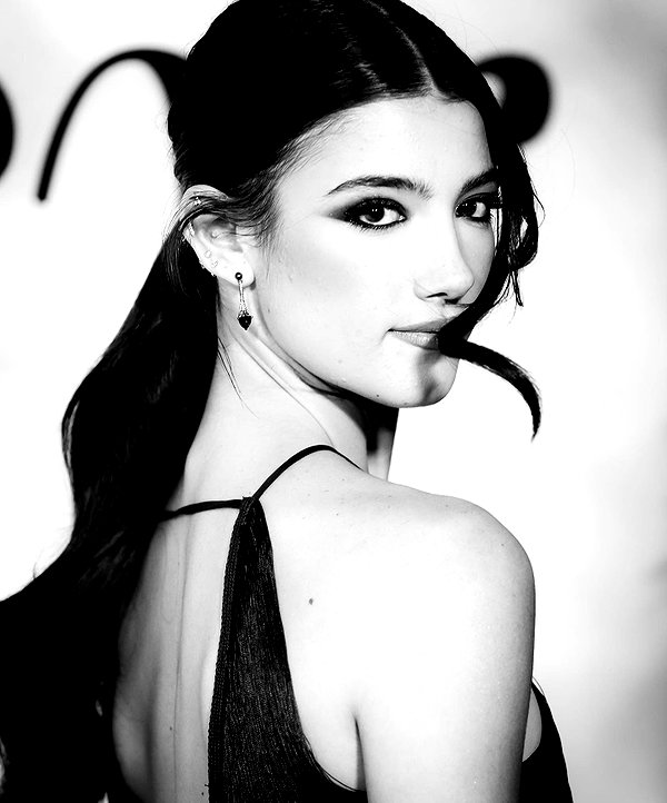 charlidamelio instagram image archive image