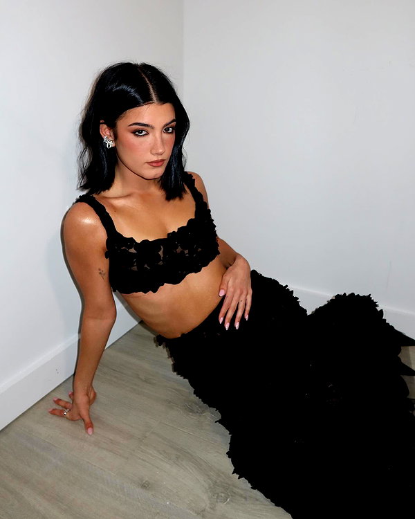 charlidamelio instagram image archive image