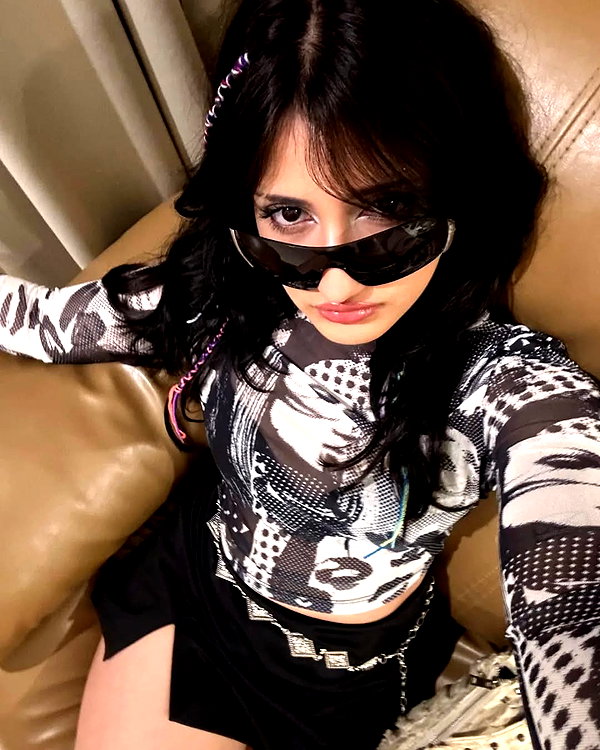 chica.niebla instagram image archive image