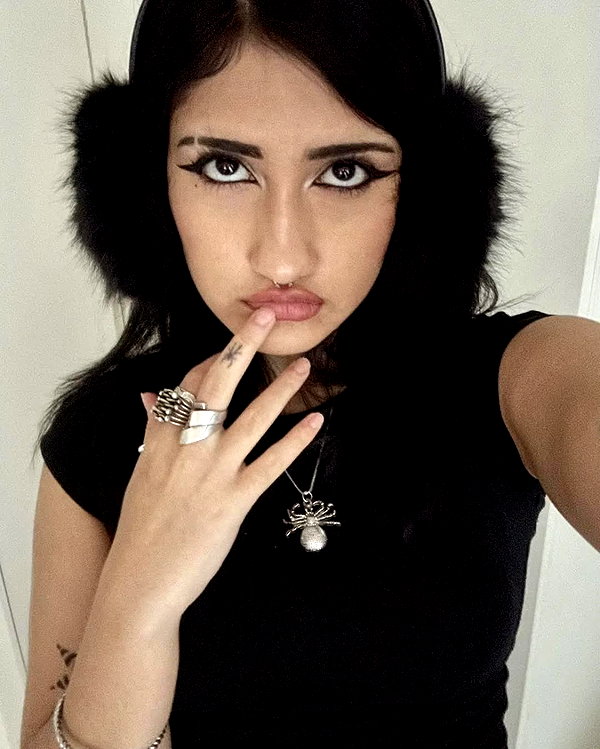 chica.niebla instagram image archive image