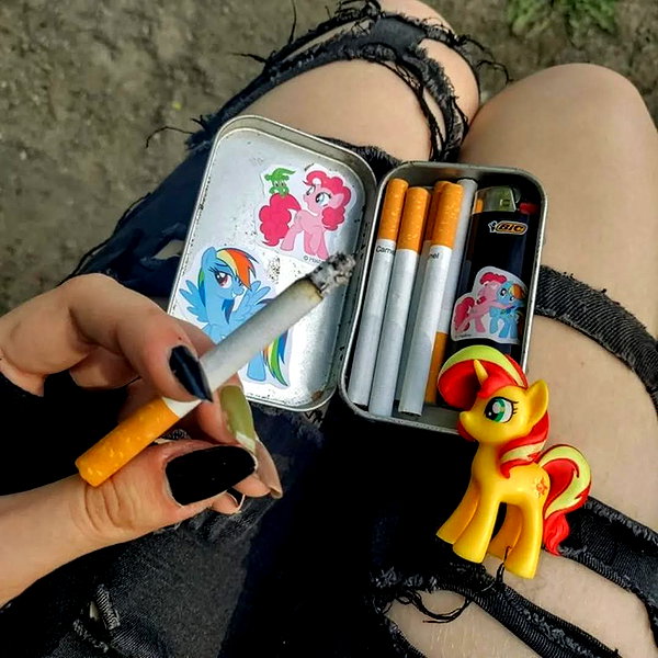 chica.niebla instagram image archive image