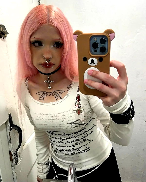 chica.niebla instagram image archive image