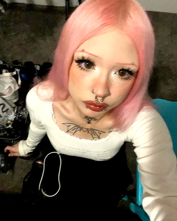 chica.niebla instagram image archive image