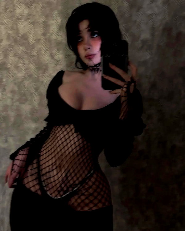 chica.niebla instagram image archive image