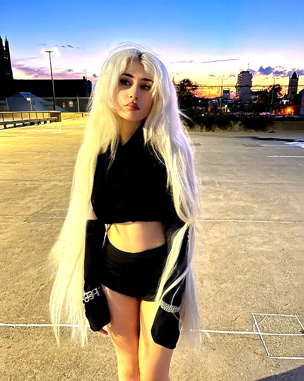 chica.niebla instagram image archive image