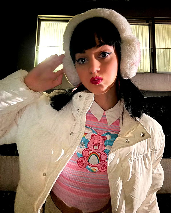 chica.niebla instagram image archive image