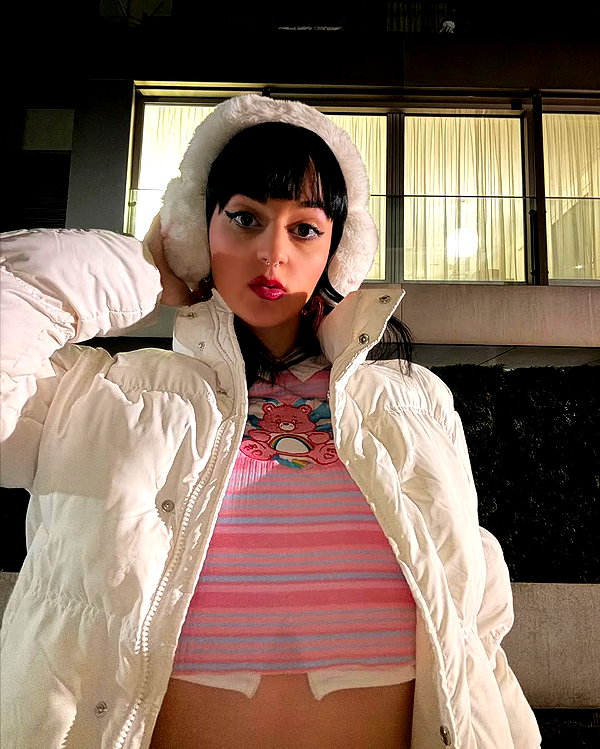 chica.niebla instagram image archive image