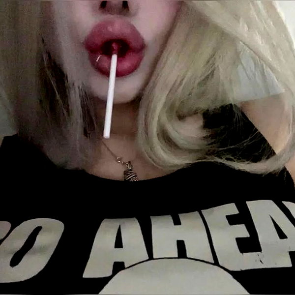 chica.niebla instagram image archive image