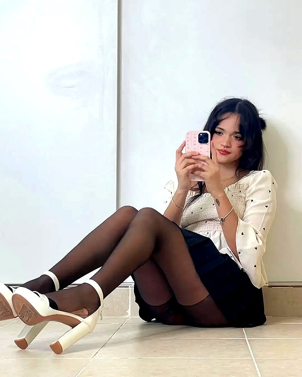 chica.niebla instagram image archive image