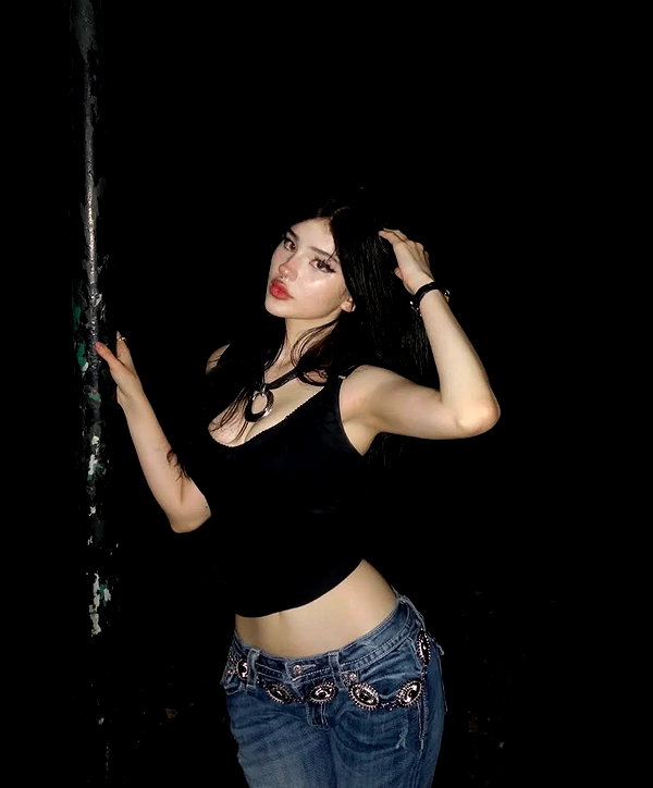 chica.niebla instagram image archive image