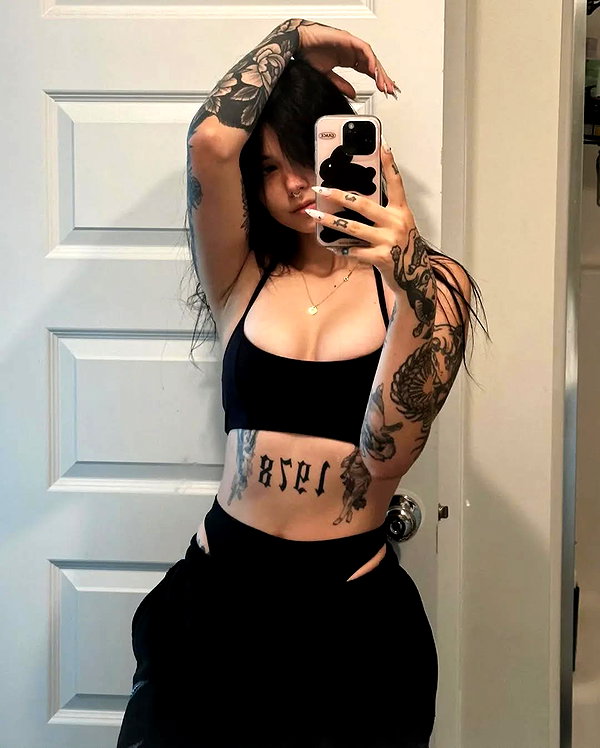 chica.niebla instagram image archive image