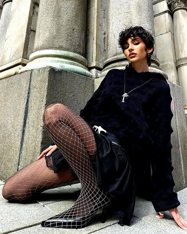 chica.niebla instagram image archive image
