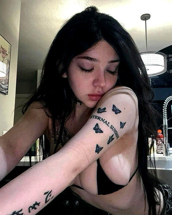 chica.niebla instagram image archive image