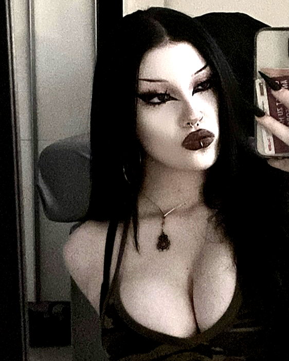 chica.niebla instagram image archive image