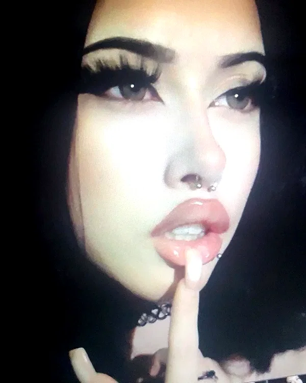 chica.niebla instagram image archive image