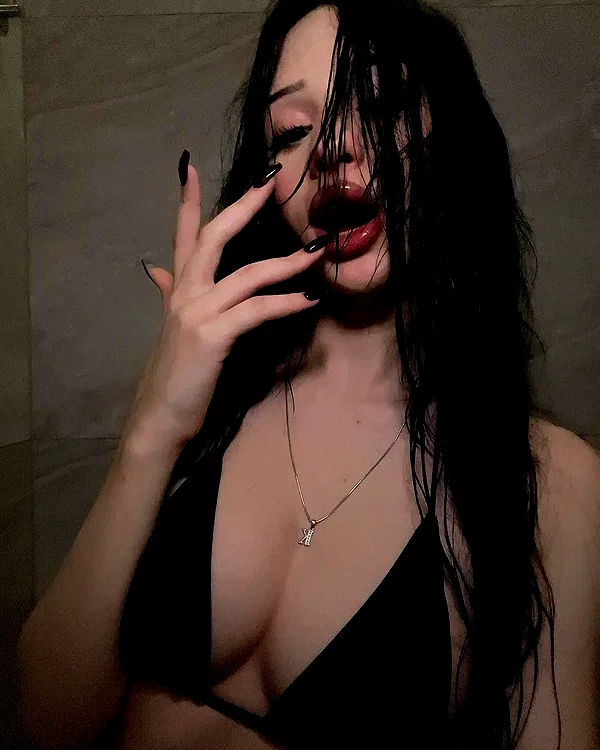 chica.niebla instagram image archive image