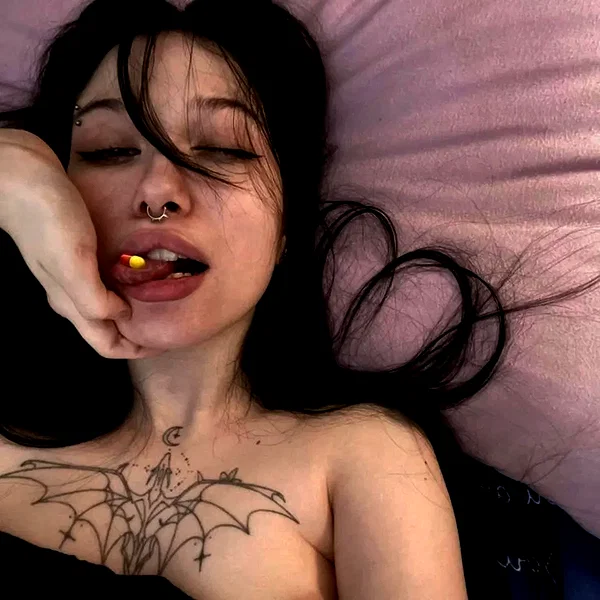 chica.niebla instagram image archive image