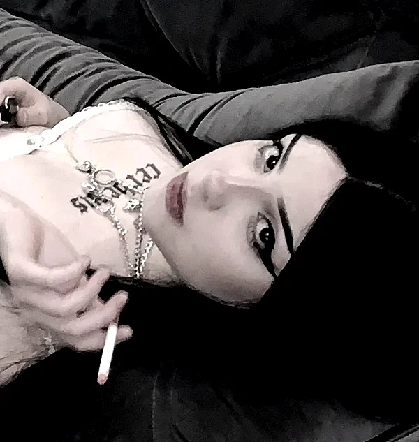 chica.niebla instagram image archive image