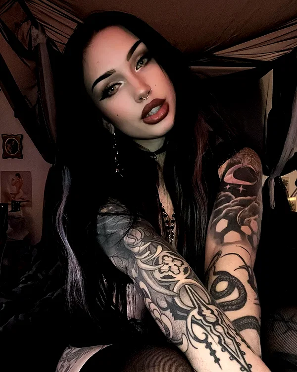 chica.niebla instagram image archive image