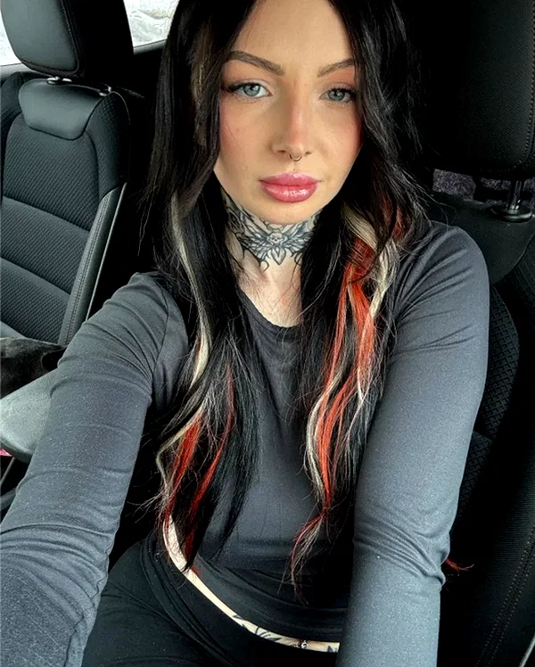 chica.niebla instagram image archive image