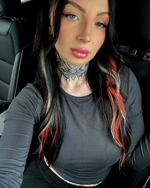 chica.niebla instagram image archive image