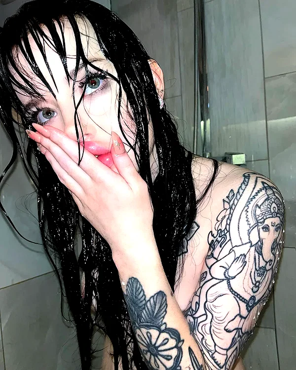 chica.niebla instagram image archive image