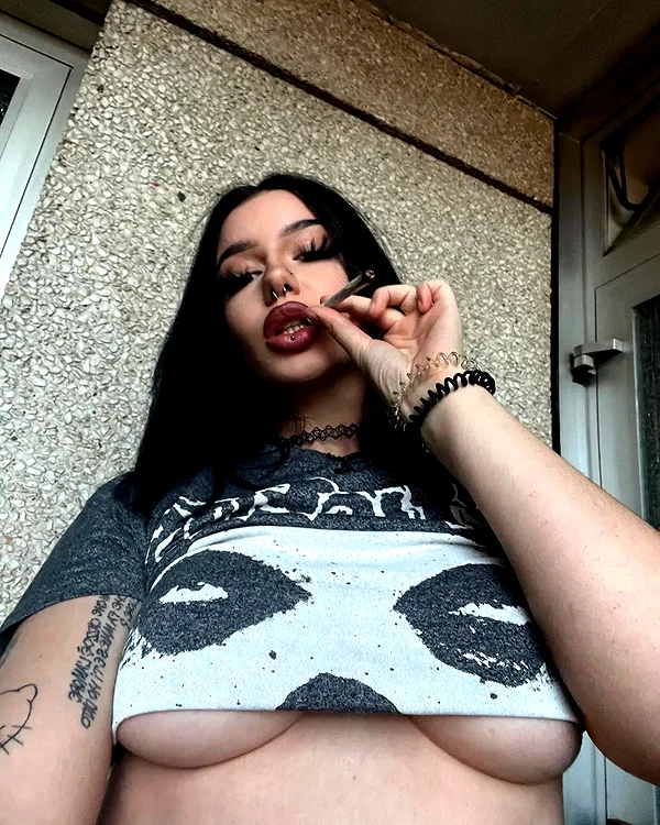 chica.niebla instagram image archive image