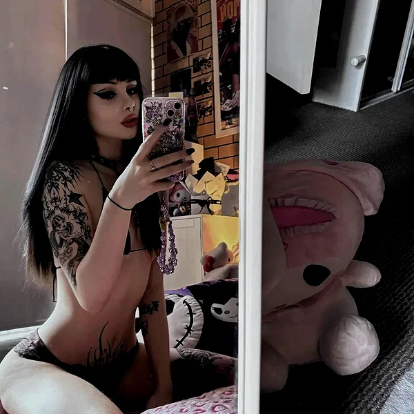 chica.niebla instagram image archive image