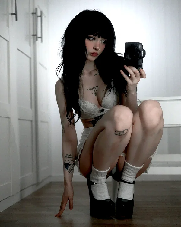 chica.niebla instagram image archive image