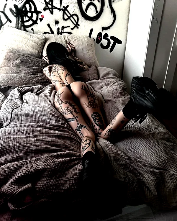 chica.niebla instagram image archive image