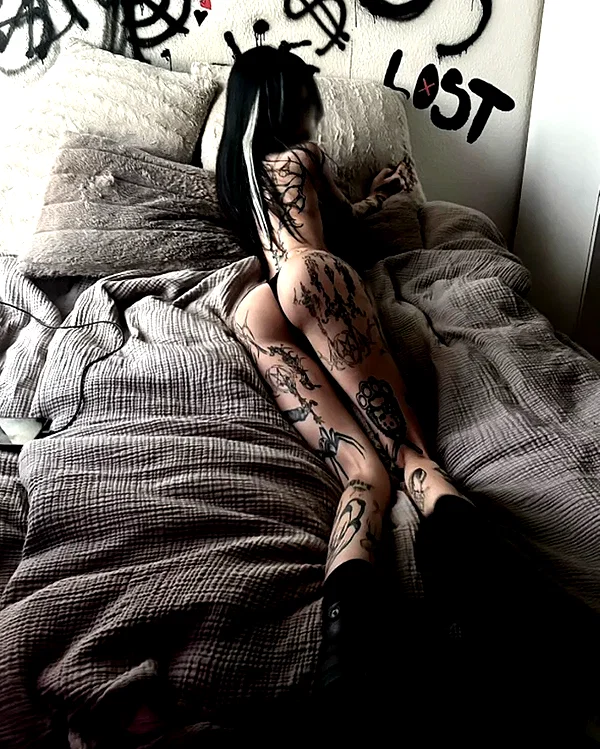 chica.niebla instagram image archive image