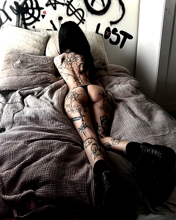 chica.niebla instagram image archive image