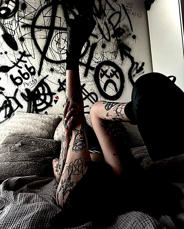 chica.niebla instagram image archive image