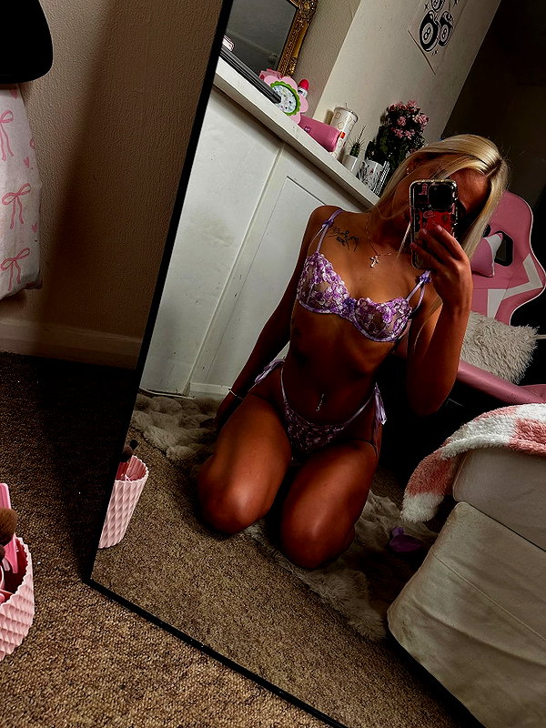 chlochristienx chlochristienx archive image