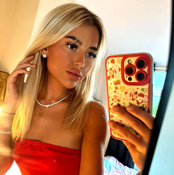 chlochristienx chlochristienx archive image