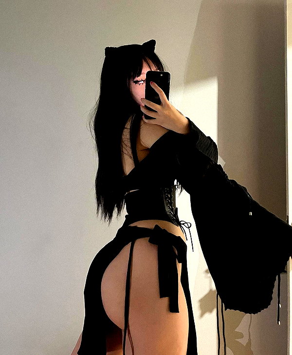 cyberkitty_____ instagram image archive image