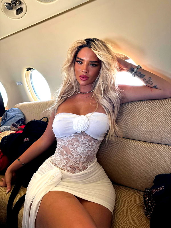 danielle.gagin instagram image archive image