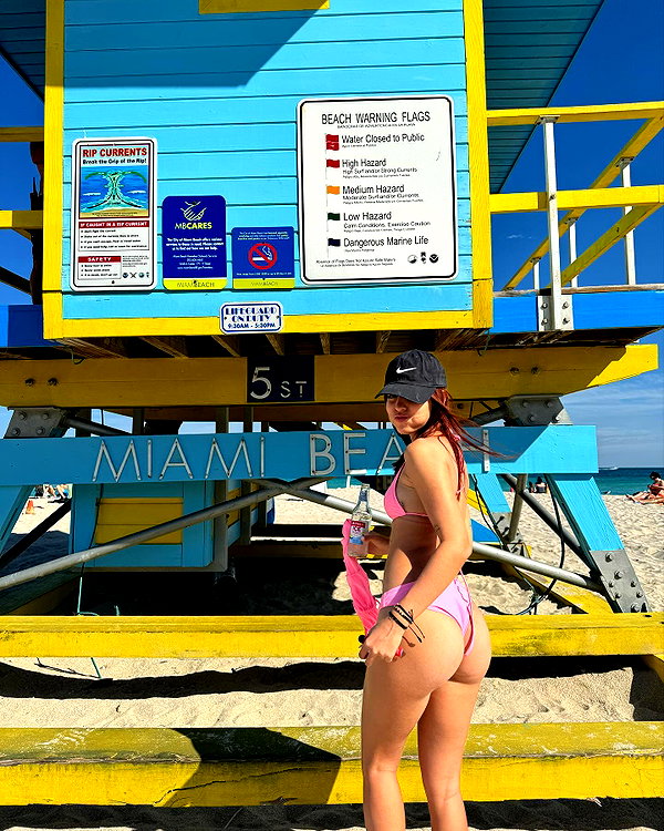 danivasquezz__ instagram image archive image