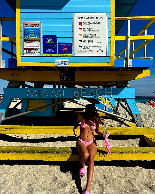 danivasquezz__ instagram image archive image